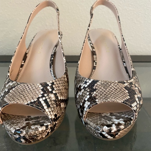 EUC Kelly & Katie “KK-Nerani” faux snakeskin platform peep toe pump, size 6-1/2 - Picture 2 of 12
